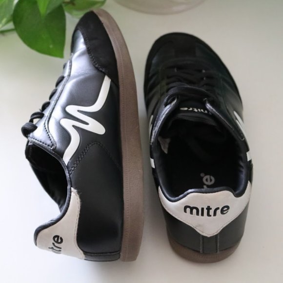 KEEPING Boys Indoor Soccer Shoes – Black Leather size 4Y - Picture 2 of 14